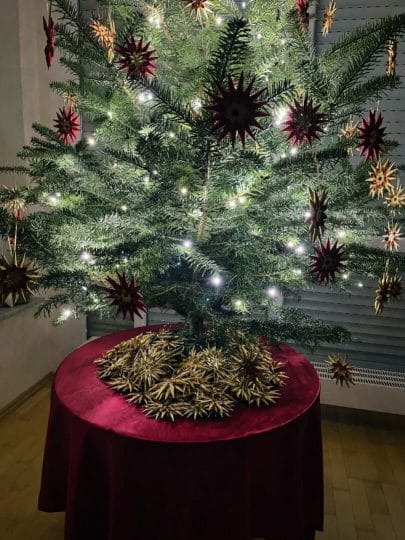 Kleiner Weihnachtsbaum reich geschmückt 2022